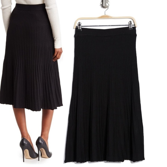 Max Studio Accordion Skirt - Picture 2 of 2